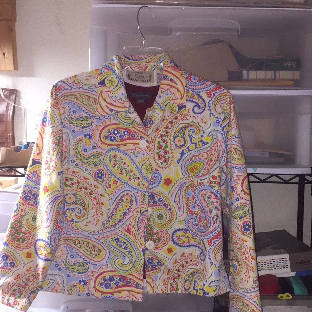 Light jacket paisley design